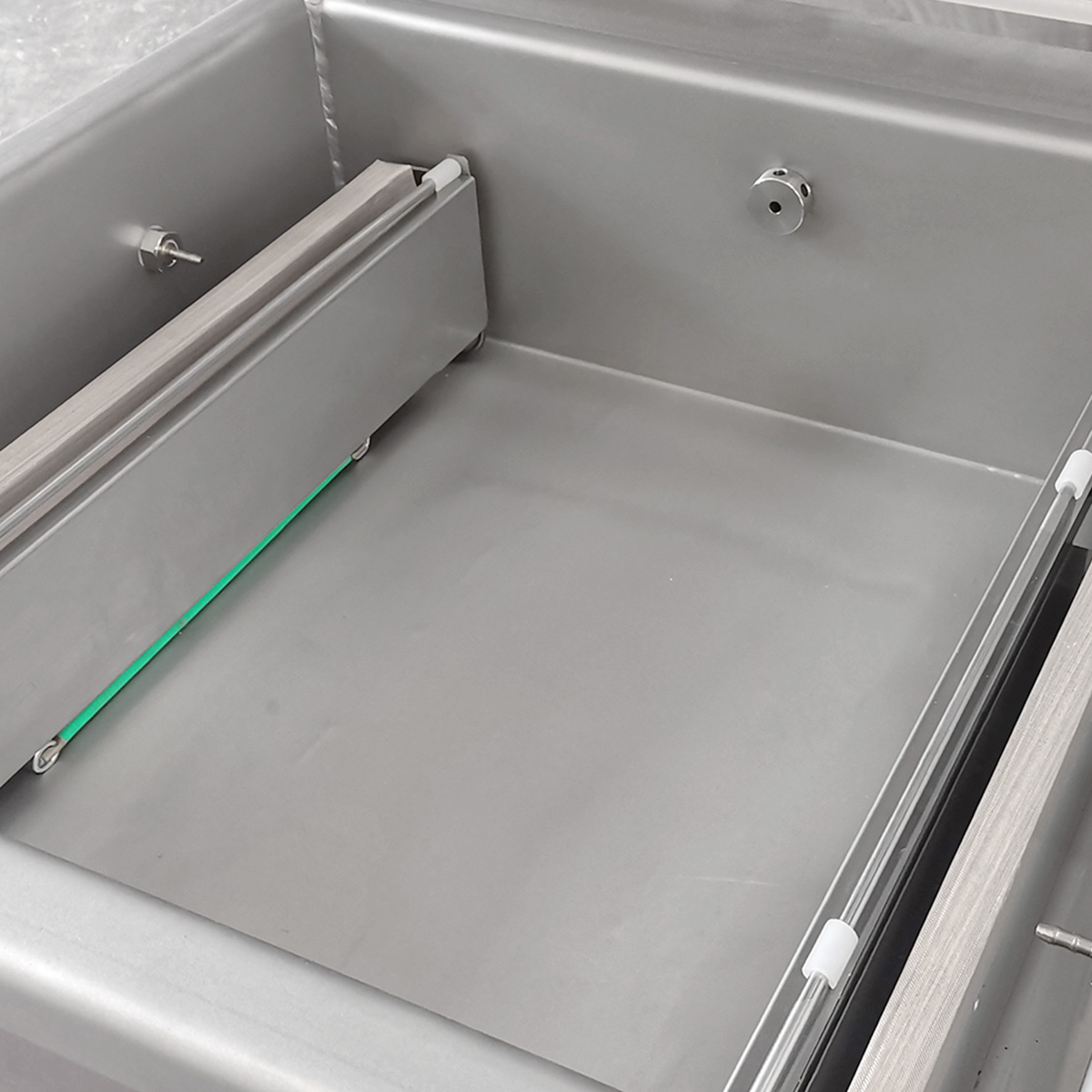 Vasca sottovuoto con doppia barra saldante